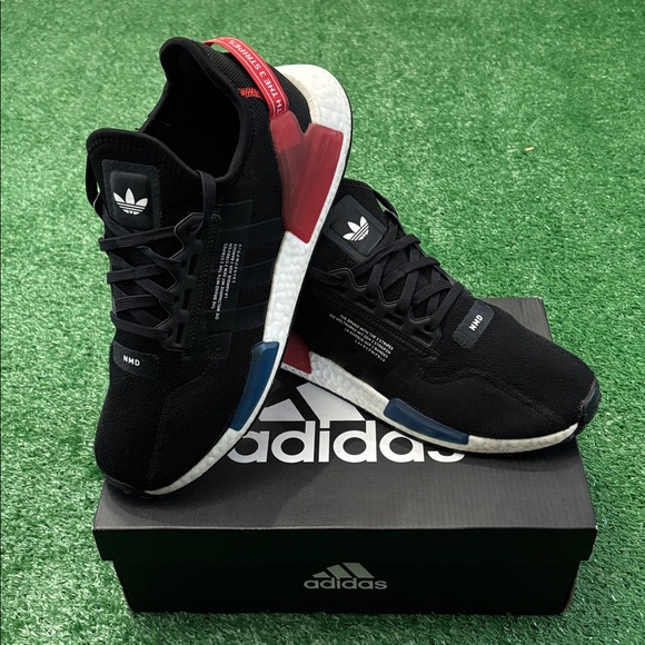 Adidas NMD R1 V2 Core Black